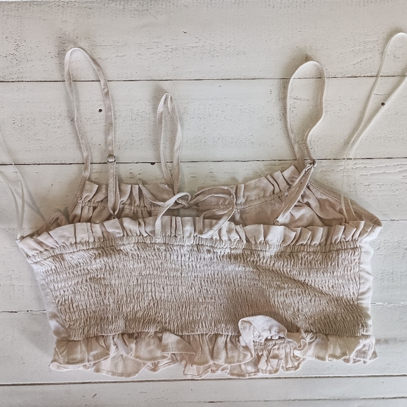 Kendall and Kylie Tan Crop Top NWOT - Picture 2 of 4